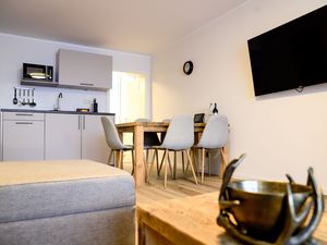 24047557-Ferienwohnung-4-Winterberg-300x225-4