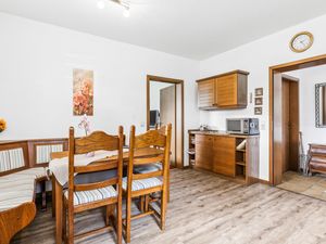 24048153-Ferienwohnung-5-Winterberg-300x225-4