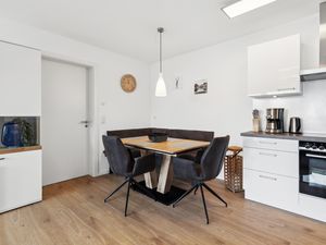 23824291-Ferienwohnung-6-Winterberg-300x225-4