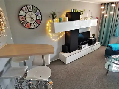 Wohnzimmer mit Essgruppe