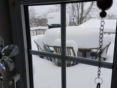 Winterblick durch Balkontür