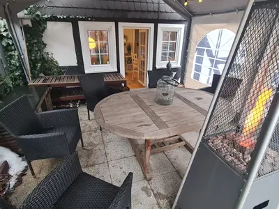 Terrassenzelt mit Flammenheizung