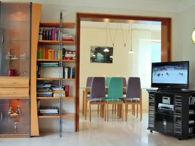 Blick vom Wohnzimmer in den Essbereich