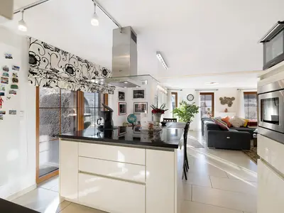 KITCHEN, INSIDE