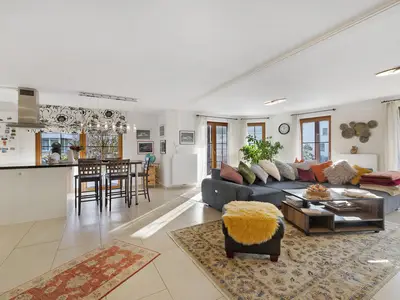 Photo, INSIDE, OUTSIDE