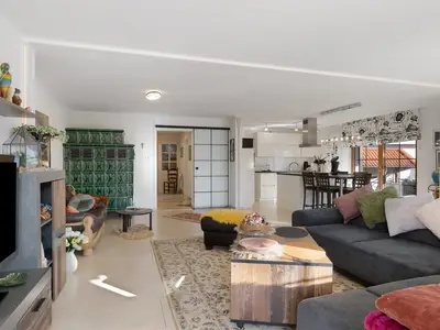 Photo, INSIDE, OUTSIDE