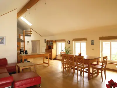 Mohnblume offene Wohne- und Essbereich mit Küche