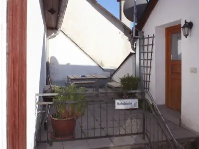 Mohnblume Treppe zum Eingang mit Sitzbereich