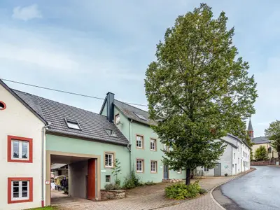 Pusteblume Außenansicht mit Durchfahrt zum Innenhof