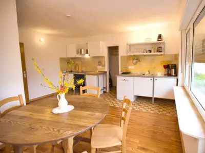 Wegwarte Ferienwohnung Küchen- und Essbereich