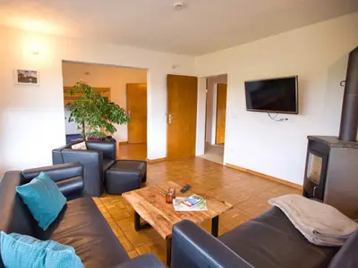 Wegwarte Ferienwohnung Wohnraum mit Kaminofen