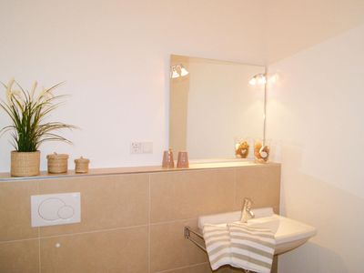 Badezimmer in der Ferienwohnung Strandloge im Haus Strand Residenz in Wittdün auf Amrum