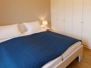 1. Schlafzimmer in der Ferienwohnung Weiße Düne 7 in Wittdün auf Amrum
