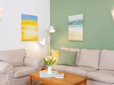 Gemütliche Sofaecke in der Wohnung Jungnamen Sand 01