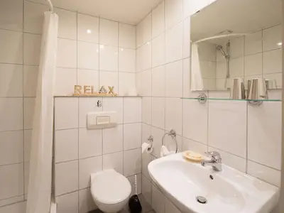 Badezimmer in der Ferienwohnung Jungnamen Sand 15 in Wittdün auf Amrum