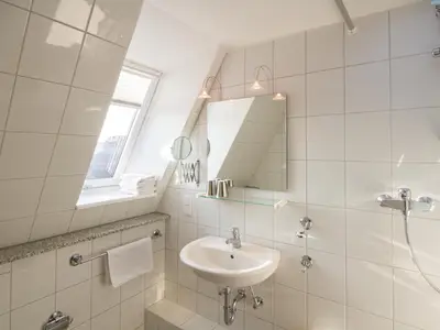 Badezimmer in der Ferienwohnung Jungnamen Sand 14 in Wittdün auf Amrum