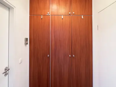 Einbaukleiderschrank im Korridor der Ferienwohnung Watt'n Blick in Wittdün auf Amrum