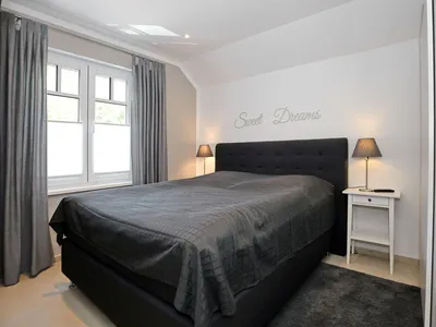 2. Schlafzimmer mit Doppelbett