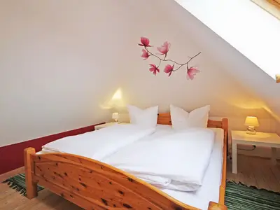 2. Schlafzimmer mit Doppelbett