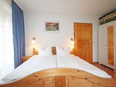 Schlafzimmer mit Doppelbett