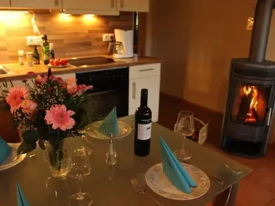 Zum Abendessen ein Glas Wein Beispielfoto