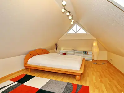 offenes Schlafzimmer im Dachgeschoss