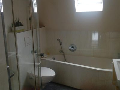Appartement Bad mit Wanne und Dusche
