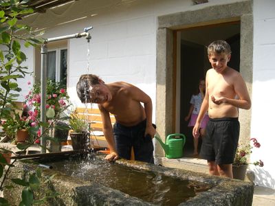 Erfrischung am Brunnen.jpg