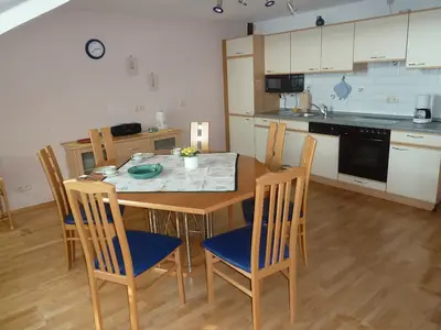 Küche mit Essbereich