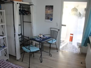 22207831-Ferienwohnung-2-Wobbenbüll-300x225-3