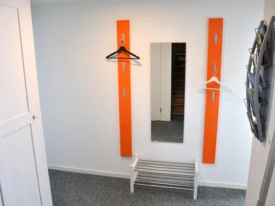 Garderobe und Prospekte zu Ausflüge