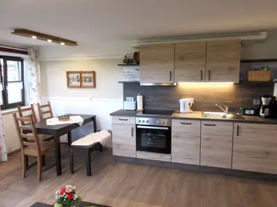 Ferienwohnung Gustl, Küchenzeile mit Essecke