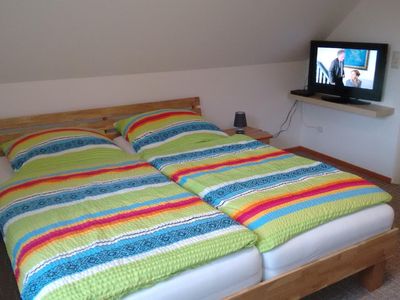 Schlafzimmer im OG mit TV