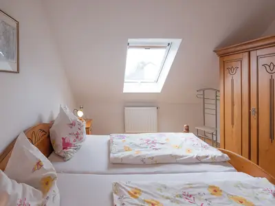 Schlafzimmer mit Doppelbett