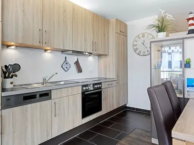 Küchenzeile mit Backofen