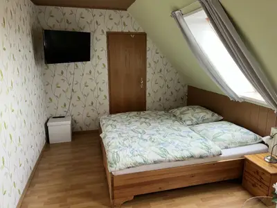 Schlafzimmer 1