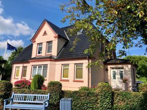 18354537-Ferienwohnung-4-Wustrow (Ostseebad)-300x225-2