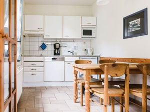 23885305-Ferienwohnung-4-Wustrow (Ostseebad)-300x225-1