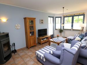 23885310-Ferienwohnung-5-Wustrow (Ostseebad)-300x225-0