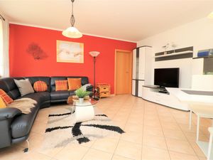 23885322-Ferienwohnung-4-Wustrow (Ostseebad)-300x225-0