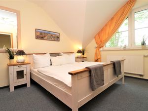 23957649-Ferienwohnung-4-Wustrow (Ostseebad)-300x225-1