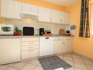 23957658-Ferienwohnung-6-Wustrow (Ostseebad)-300x225-1