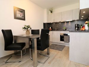 23957662-Ferienwohnung-2-Wustrow (Ostseebad)-300x225-2