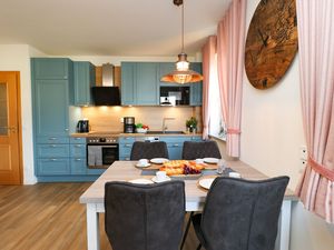 23957663-Ferienwohnung-4-Wustrow (Ostseebad)-300x225-1