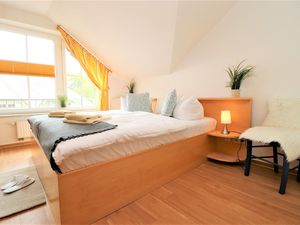 23957669-Ferienwohnung-6-Wustrow (Ostseebad)-300x225-2