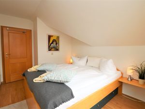 23957669-Ferienwohnung-6-Wustrow (Ostseebad)-300x225-3