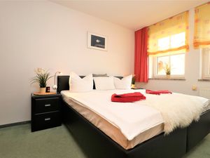 23957675-Ferienwohnung-6-Wustrow (Ostseebad)-300x225-4