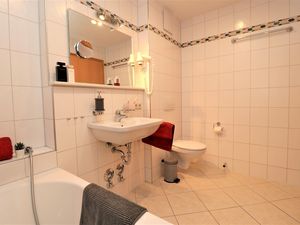 23957675-Ferienwohnung-6-Wustrow (Ostseebad)-300x225-5