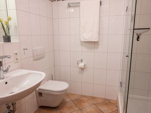 23957687-Ferienwohnung-3-Wustrow (Ostseebad)-300x225-3