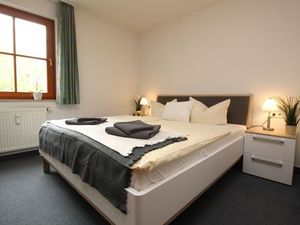 23957700-Ferienwohnung-4-Wustrow (Ostseebad)-300x225-3